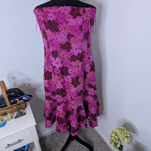 Alexia Admor Strapless Floral Lace Dress - Picture 5 of 9